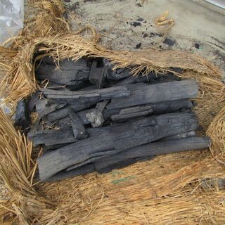 値引きしました！本格的！木炭－３（ムシロ入り×３）の画像