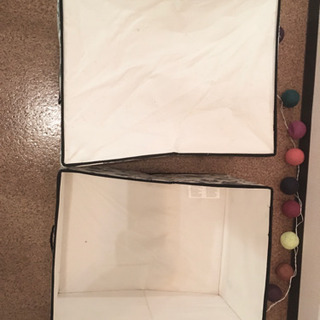 IKEA 衣類収納ボックス　2個セット　56x43x29cm 布製　モノトーン　花柄　北欧　収納ケースの画像