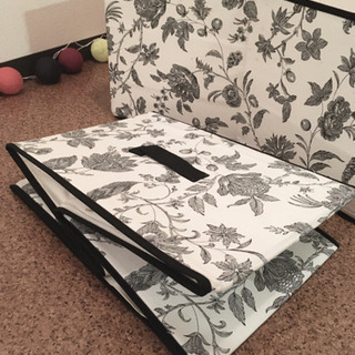 IKEA 衣類収納ボックス　2個セット　56x43x29cm 布製　モノトーン　花柄　北欧　収納ケースの画像