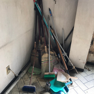 本日午後3時半から4時半に引き取り優先！清掃用具等の画像