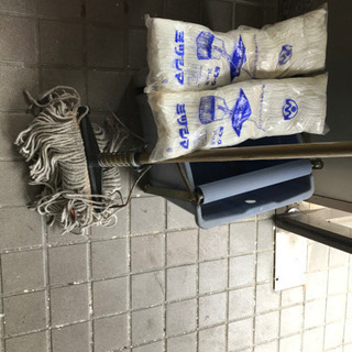 本日午後3時半から4時半に引き取り優先！清掃用具等の画像