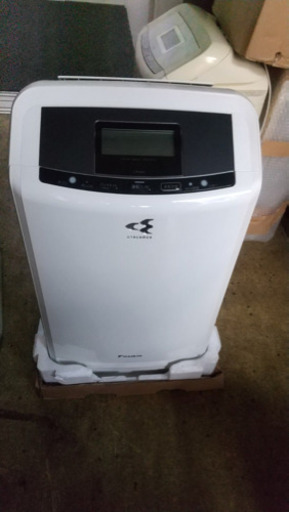 ダイキン　空気清浄機 ACZ70S-W  2016年製