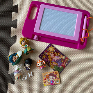 【決まりました】女の子 お絵描きボード フィギュアお洋服2着