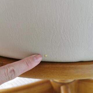 合皮と木で出来たチェアの画像