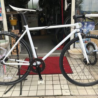 マットホワイトのブルホーンピスト