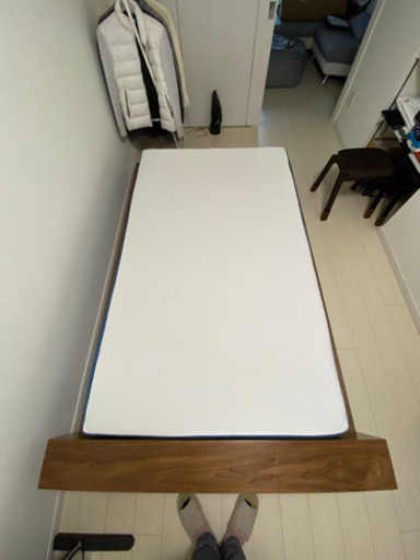 【お値段下げました】部屋が広く見えるローベッド（セミダブル）