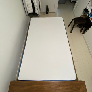 お値段下げました】部屋が広く見えるローベッド（セミダブル）