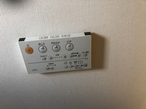 TOTOウォシュレット便器一体型リモコン付　高年式　新品購入されますと２０万円以上します。