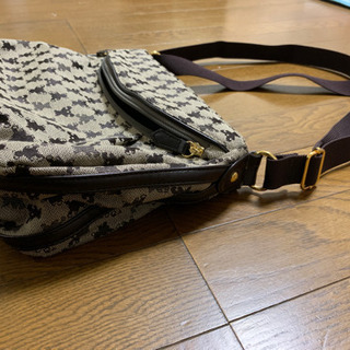 新品　熊柄のバック　値下げの画像