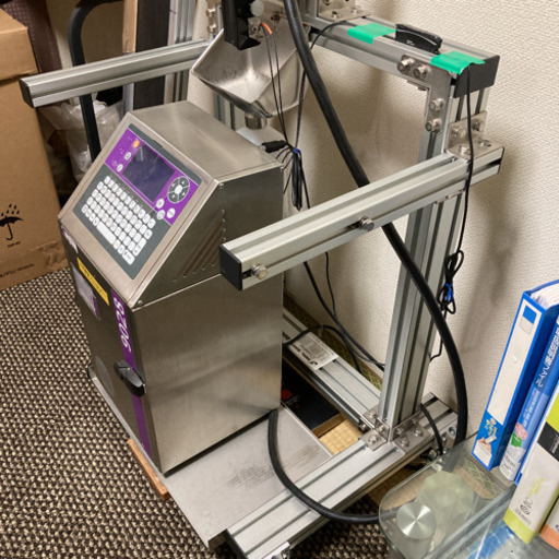 コンベア式インクジェットプリンター新品　破格のお値段です。