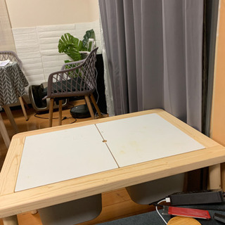 IKEA テーブル　フリサット　トロファストのbox2個付