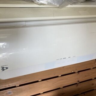 古いエアコンの画像