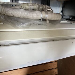 古いエアコンの画像