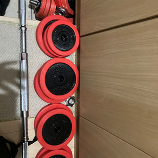 ダンベル　バーベルせっと　早く取りに来れる方に決めます。