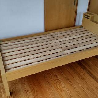 ベッド　譲ります。