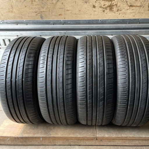 バリ山　215/50R17 夏タイヤ　YOKOHAMA BluEarth-A