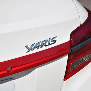 【新品】YARIS エンブレム TOYOTA 縦 3.0 x 横...