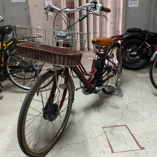 赤の電動アシスト自転車