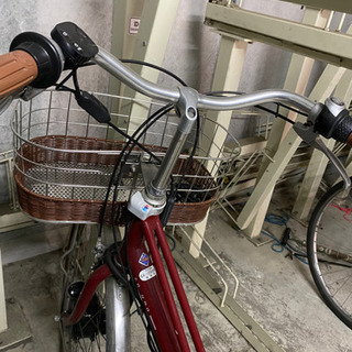 赤の電動アシスト自転車