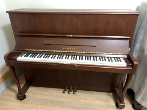 【7月在庫一掃セール】ヤマハ アップライトピアノ 木目デザインの猫脚美品ピアノ