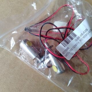 ナンバー取り付けボルトに付けるナンバー灯
