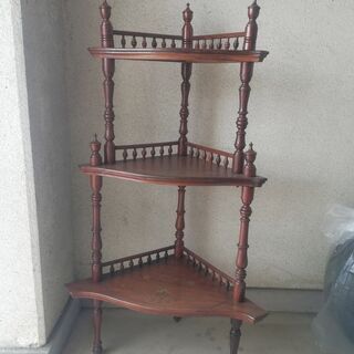 アンティーク調のコーナーラック　コーナーシェルフの画像