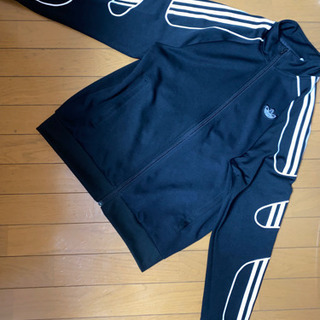adidasオリジナルジャンパーの画像