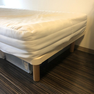 無印のシングルのベッドです