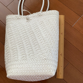 軽いオシャレなカゴバッグ