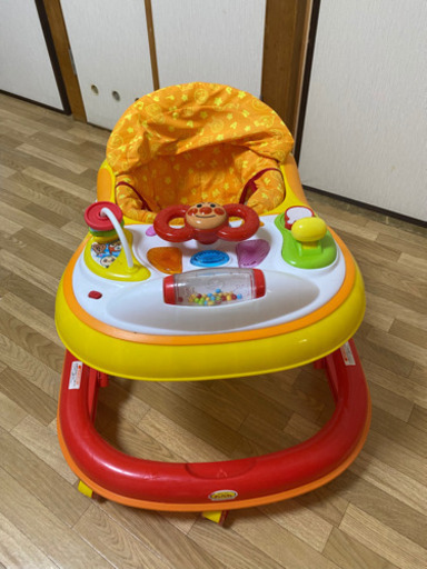 アンパンマン　歩行器　机にもなる