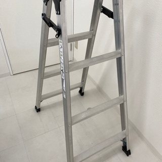 ほぼ未使用のアルミ脚立「ハシゴ」の画像