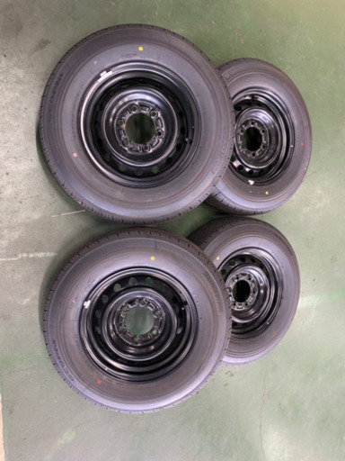 ハイエース　ワゴン　新車取り外しタイヤ