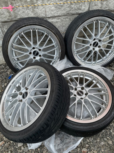 【即決！早い者勝ち！】245/35R20 夏タイヤ（アルミ付き）