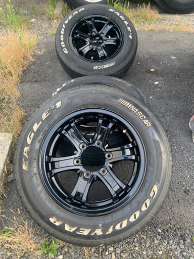 ウッズキラータイヤ付き！
