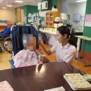 介護福祉士/常勤★人物重視での採用です。住宅手当、車通勤可、残業ほぼなし！賞与あり☆の画像