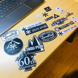 スノーピーク　デカール　20枚セットホットサンド、クーラーボックス、テント、テーブル、ベンチ、コップ、バーナー、シングルバーナーの画像