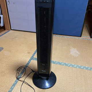 オシャレなタテ型扇風機です。