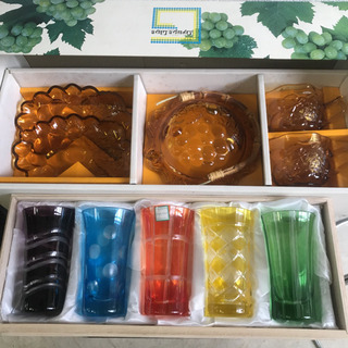 デザインカットグラス　ハンドメイドとティーカップ