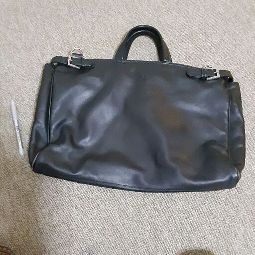 高級ミラノブランド　レザーバック　45×30センチぐらい