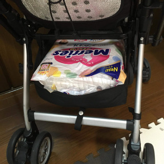 【Aprica ベビーカー】と【遊具へんしんメリータカラトミー】の画像