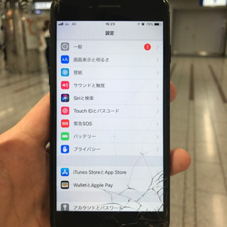 穴の空いたiPhone 6s！修理すればまだまだ使えます🤩👍