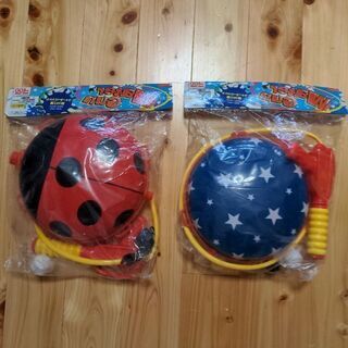 【新品未使用】✨リュック型水鉄砲✨ダイソーウォーターピストル　タ...