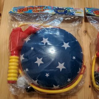 【新品未使用】✨リュック型水鉄砲✨ダイソーウォーターピストル　タンク付きの画像