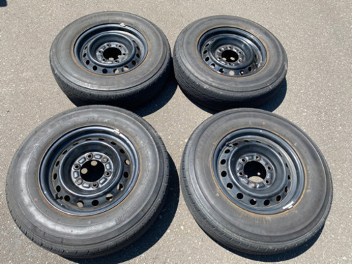 ハイエース 200系 195/80R15 ホイールキャップ付き