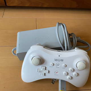 WiiU 本体＋コントローラーの画像