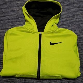 NIKEパーカー男の子　サイズ→M　