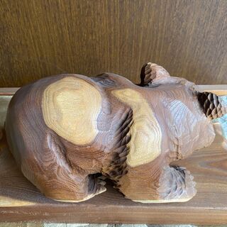 迫力ある『木彫熊』の画像