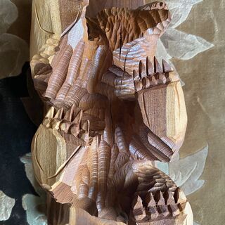 迫力ある『木彫熊』の画像