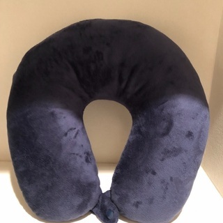 ウレタンのヘッドレスト枕　明るい紺色