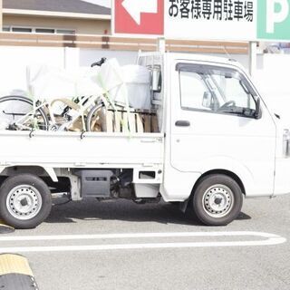 お決まりのルートを軽トラックでの回収作業